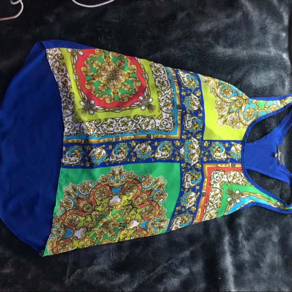 Patterned top - Picture 2 of 7